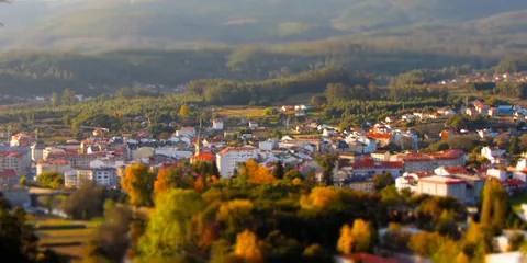 Vista de Caldas de Reis con las termas romanas Aquae Celenae al fondo