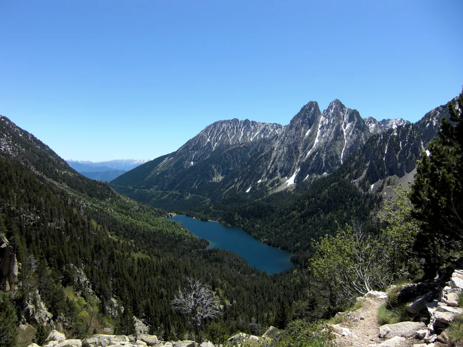 Estany de Sant Maurici con los Encantats al fondo