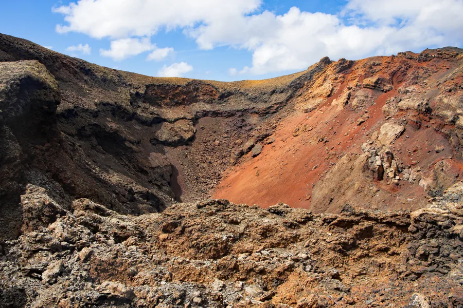 Montaña de Timanfaya en el Parque Nacional volcánico de Lanzarote