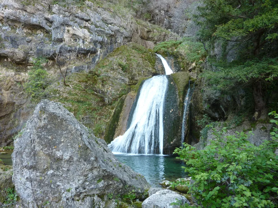 Reventón cárstico del nacimiento del Río Mundo en Riópar