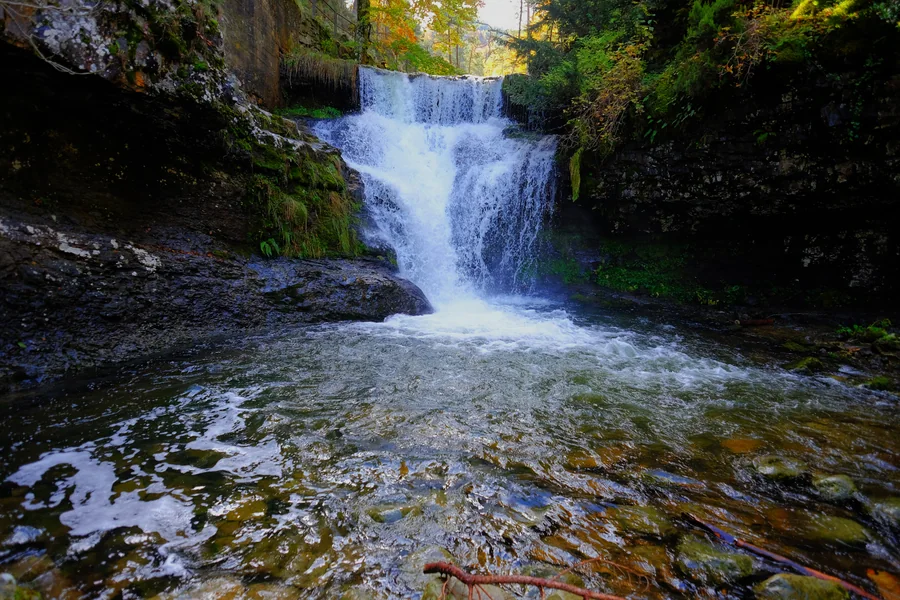Cascada de Puente Ra en la Sierra de Cebollera, La Rioja