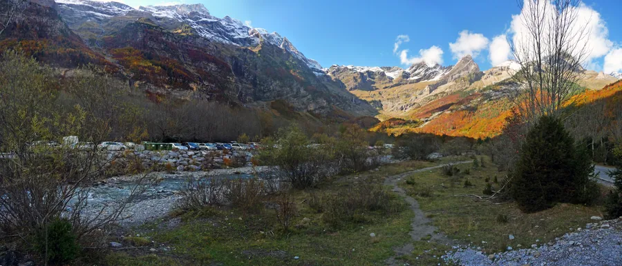 Panorámica del valle de Pineta cerrado por las paredes de su circo glaciar, Parque Nacional de Ordesa y Monte Perdido