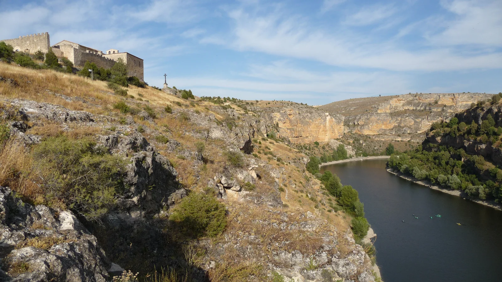 La Ermita de San Frutos sobre su promontorio junto al recodo del río Duratón