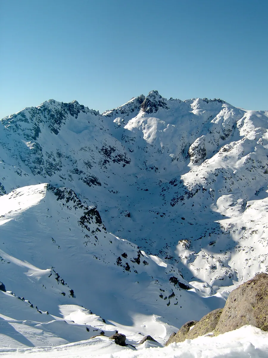 Pico Almanzor en Sierra de Gredos, techo del Sistema Central