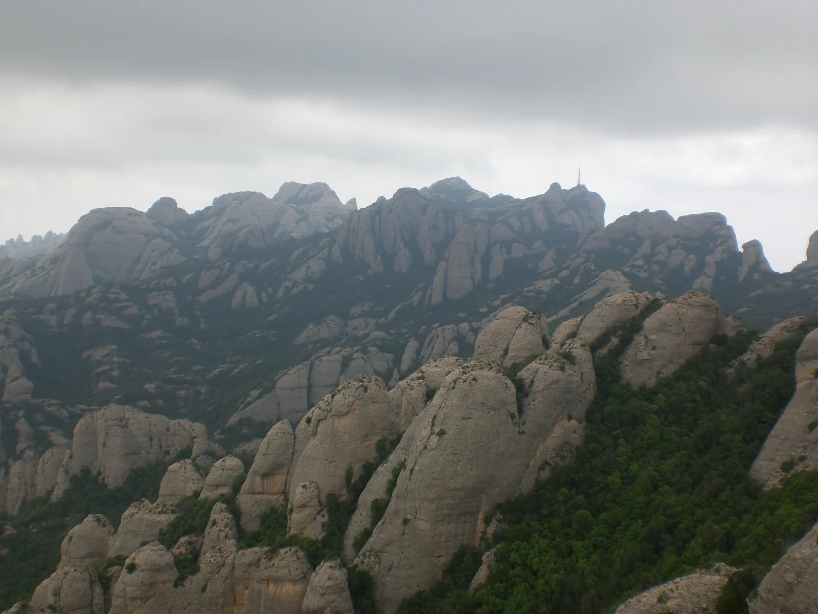 Vista de las formaciones rocosas de Tebes desde la Miranda de Santa Magdalena