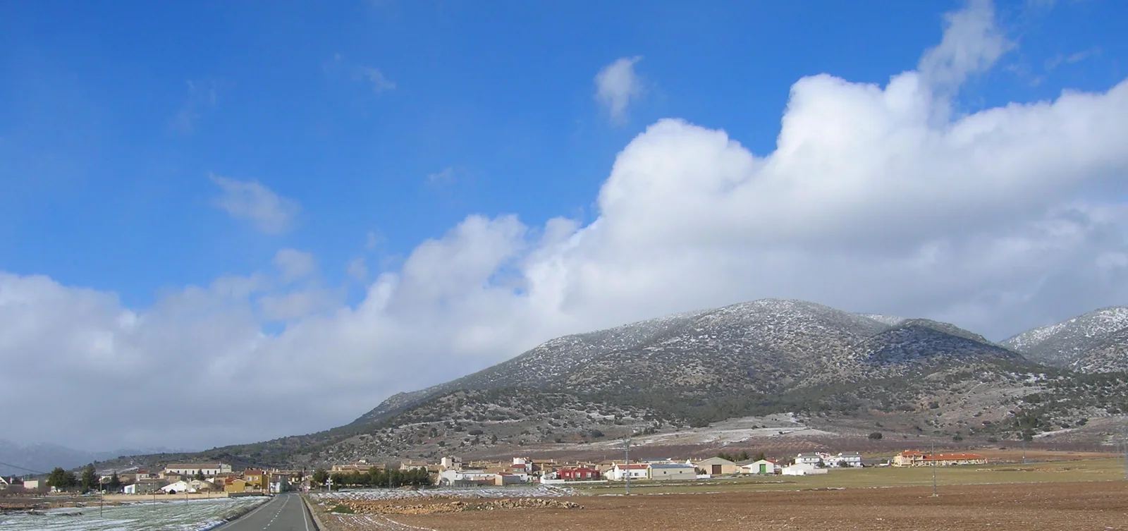 Cañada de la Cruz al pie de la cara sur de Revolcadores
