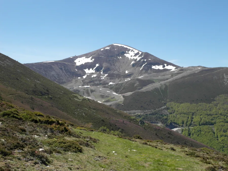 Pico San Lorenzo, techo de La Rioja, en la Sierra de la Demanda