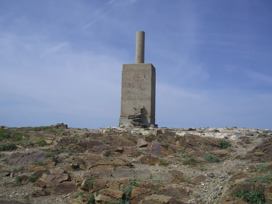 La cumbre del Turó de l'Home, techo del macizo del Montseny, con el observatorio meteorológico