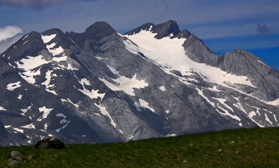 Macizo del Vignemale con glaciar de Ossoue, techo francés del Pirineo